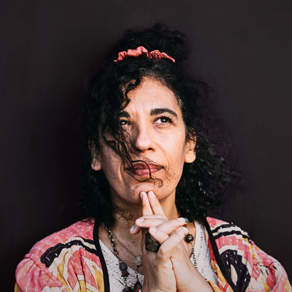 Julia Biel sanatçı görseli