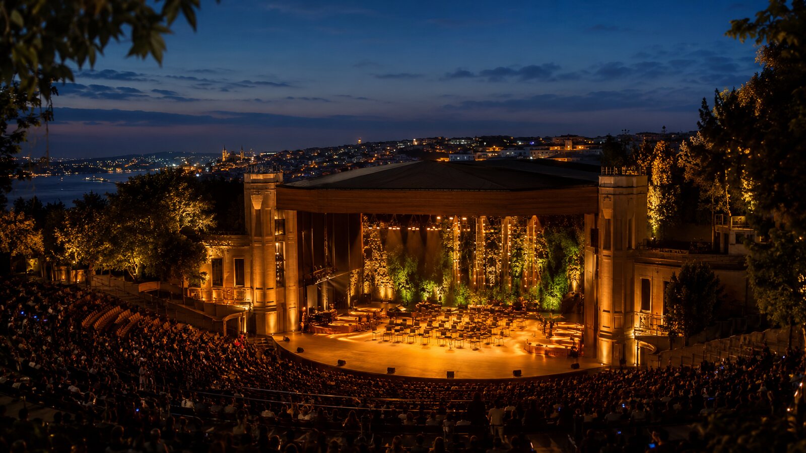 Harbiye Açıkhava'da konser akşamı atmosferi