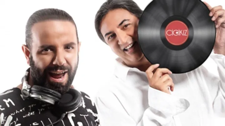 Çelik & DJ Hakan Küfündür ile 90'lar & 2000ler Türkçe Pop Parti etkinlik görseli